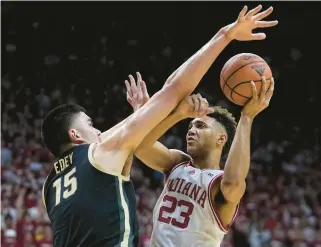  ?? DARRON CUMMINGS/AP ?? Indiana’s Trayce Jackson-Davis puts up a shot against Purdue’s Zach Edey during Saturday’s game in Bloomingto­n, Indiana. Jackson-Davis finished with 25 points.