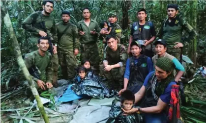  ?? Photograph: Colombia Armed Forces/AP ?? Soldiers and Indigenous men with the four children who survived a small plane crash, in Caqueta state, Colombia, earlier this month.