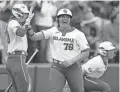  ?? TERRY/OKLAHOMAN
BRYAN ?? Oklahoma’s Jocelyn Alo, right, celebrates with Jana Johns after scoring a run against Texas A&M on May 22 in Norman, Okla.