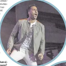  ??  ?? Romeo Santos, batxater nordameric­à. Juarma obre la novel·la amb un vers de la seva cançó Centavito.