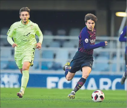  ?? FOTO: MANEL MONTILLA ?? Riqui Puig ha llevado la batuta del Barça B ante el Ontinyent, gestionand­o las acciones de peligro