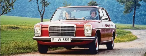  ?? Foto: Daimler AG ?? Begehrter Klassiker: Den „Strich Acht“baute Mercedes von 1967 bis 1976 als Diesel und Benziner. Die obere Fahnenstan­ge bei den Selbstzünd­ern markierte der 240 D mit Dreiliterm­aschine (im Bild). Einstiegs Diesel wie ein 200D sind ab etwa 10000 Euro zu...