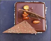  ?? (F.L.) ?? Le pâtissier suggère un Maury, idéal sur le chocolat.