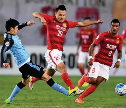  ?? AFP PIC ?? Gao Lin of Guangzhou Evergrande gets the better of Kawasaki Frontale’s Taniguchi Shogo in their AFC Champions League group stage match on Tuesday.