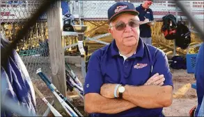  ?? Christian Abraham / Hearst Connecticu­t Media ?? Brakettes’ Manager John Stratton speaks with the team before a 2017 game at DeLuca Field in Stratford.