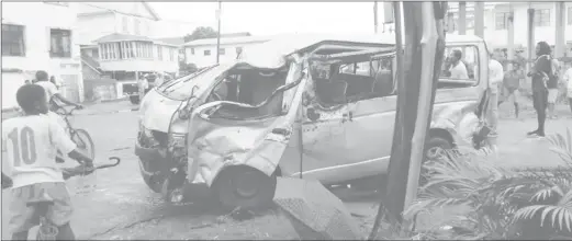  ??  ?? The wrecked Route 41 BVV5273 minibus that was travelling on D’Urban Street when the Tacoma slammed into it.