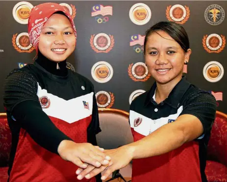  ??  ?? Top gold-getter: Compound archer Fatin Nurfatehah Mat Salleh (right) bagged three gold medals at the last SEA Games in Singapore two years ago. Beside her is team-mate Nur Afissa Abdul Halil.