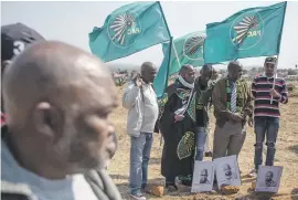  ?? Picture: Yeshiel Panchia ?? SOMBRE. PAC members stand by the graves at Mamelodi Cemetery of PAC members executed by the apartheid government