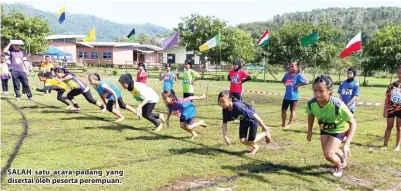  ??  ?? SALAH satu acara padang yang disertai oleh peserta perempuan.