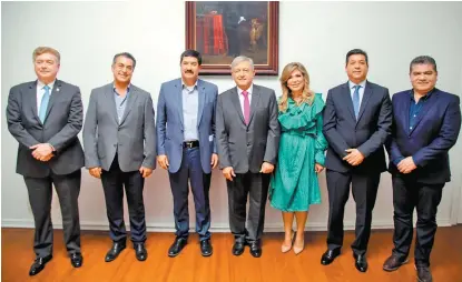  ??  ?? La primera reunión del Presidente electo fue con los mandatario­s de la franja norte.