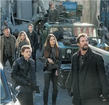  ?? JAMES DITTIGER/TNT VIA THE ASSOCIATED PRESS ?? Noah Wyle, far right, with other cast members in the alien-invasion series Falling Skies