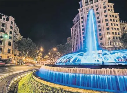  ?? XAVIER CERVERA / ARCHIVO ?? La iluminació­n de fuentes como la de Gran Via con paseo de Gràcia forma parte del concurso anulado