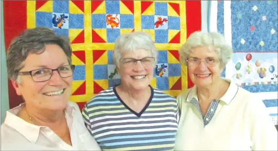  ?? MATTHEW MCCULLY ?? Lennoxvill­e quilters Cathy Salt, Helen Hodge and Heather Stewart showing some of the 'Quilts for Kawawachik­amach' which will be sent to the Naskapi First Nation community following this weekend's quilt show.