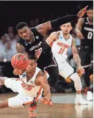  ?? AP ?? Florida forward Justin Leon (23) and South Carolina guard Duane Notice (10) scramble for a loose ball during the East Regional championsh­ip game Sunday in New York.