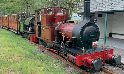  ?? ?? Fletcher Jennings 0-4-0WT No. 2 Dolgoch and Kerr Stuart 0-4-2ST No. 4 Edward Thomas at the Talyllyn Railway's Rhydyronen station. STUART WILLIAMS/TR