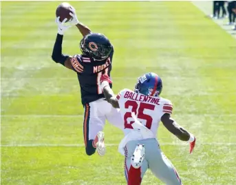  ?? NAM Y. HUH/AP ?? Darnell Mooney catches a 15-yard touchdown pass in the second quarter Sunday at Soldier Field.