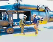  ??  ?? Los cóndores fueron transporta­dos en helicópter­os.