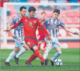  ??  ?? Numancia y Valladolid, en su último enfrentami­ento en la competició­n regular de LaLiga 1/2/3