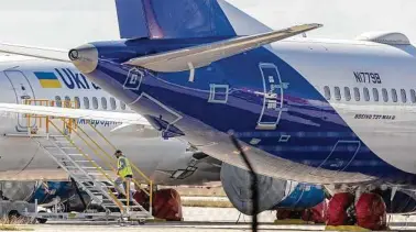  ?? William Luther / Staff photograph­er ?? In the U.S., American Airlines will be the first to fly the Max, followed by United and Southwest.