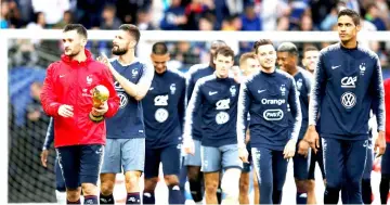  ?? — Reuters photo ?? France’s Hugo Lloris (left) , Raphael Varane and team mates with the World Cup trophy during training at Stade municipal de Roudourou in Guingamp, France in this Oct 10 file photo.