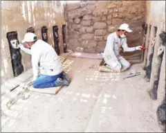  ?? CRIS BOURONCLE/AFP ?? Experts work to uncover 20 wooden sculptures which were discovered at the ancient archaeolog­ical site of Chan Chan, in the outskirts of the northern city of Trujillo, in Peru, on Monday.