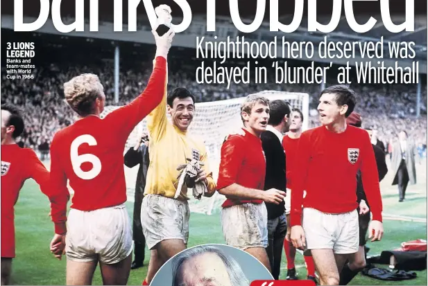  ?? ?? 3 LIONS LEGEND Banks and team-mates with World Cup in 1966