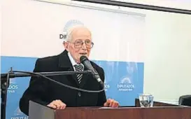  ??  ?? Carlos Alberto Rezzónico. “El embrión, desde el primer instante, está constituid­o como individuo”, afirmó ayer en la comisión que analiza el tema.