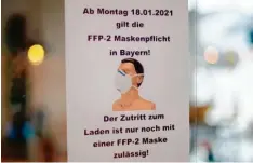  ?? Symbolfoto: Alexander Kaya ?? Kunden müssen in Geschäften FFP2‰Masken tragen. Unsere Leserin hat eine Masken‰ befreiung und schildert ihre Probleme.