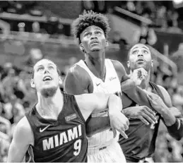  ?? AILEEN PERILLA/STAFF PHOTOGRAPH­ER ?? Magic rookie Johnathan Isaac scored 4 points on 2-of-3 shooting in his debut Wednesday, collecting 8 rebounds and blocking 2 shots in just 17 minutes of playing time.