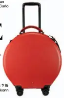  ??  ?? 紅色圓形行李箱$2,280 Ookonn