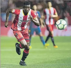  ?? FOTO: P. PUNTÍ ?? Olunga, el delantero titular ante el Barça Machín no da con la techa en ataque