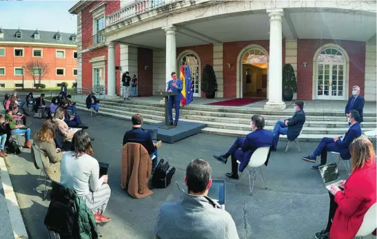  ?? EUROPA PRESS ?? Rueda de Prensa realizada en la entrada de La Moncloa, la primera en dos meses