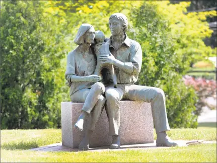  ?? Carol Kaliff / Hearst Connecticu­t Media ?? “Danbury Family,” a bronze sculpture by artist Penelope Jencks, sits at the front entrance of state Superior Court in Danbury.