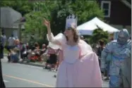  ?? LEAH MCDONALD - ONEIDA DAILY DISPATCH ?? The village of Chittenang­o holds the Oz-Stravaganz­a! Parade on Saturday, June 2, 2018.