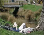  ?? REUTERS ?? Booked up: Reader in Richmond Park