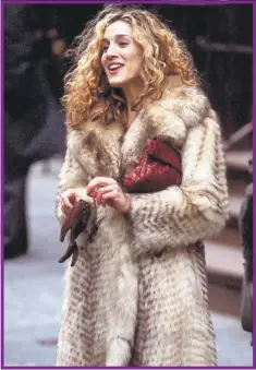  ??  ?? Imagen de Sarah Jessica Parker en la serie “Sex and the City”, interpreta­ndo a Carrie Bradshaw