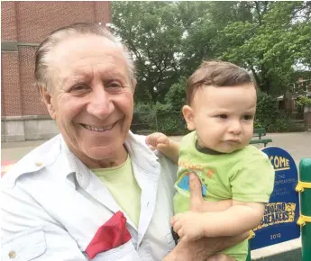  ?? SUPPLIED PHOTO ?? “Papa” meeting grandson Matteo — reporter Stefano Esposito’s youngest — for the first time.