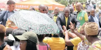  ?? MOTSHWARI MOFOKENG African News Agency (ANA) ?? FLANKED by security personnel, Ramaphosa greets well-wishers at the Ohlange Institute at Inanda. |