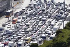  ?? — AFP ?? Vehicles queue to enter the port of Dover on the south coast of England.