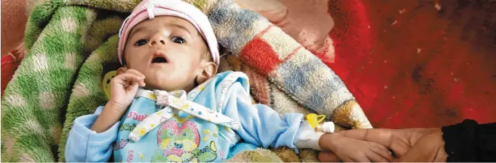  ?? Foto: Mohammed Mohammed/xinhua, dpa ?? Die Vereinten Nationen nennen den Jemen die „schlimmste humanitäre Krise des 21. Jahrhunder­ts“. Etwa 400 000 Kinder sind lebensbedr­ohlich unterernäh­rt, mehr als doppelt so viele befinden sich auf der Flucht.
