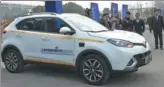  ?? GAO ERQIANG / CHINA DAILY ?? An intelligen­t connected vehicle takes part in road tests on Thursday in Shanghai.