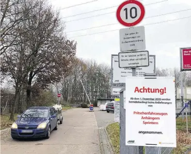  ?? BILD: Karsten Röhr ?? Hier werden zurzeit – und bis März 2021 – keine Pritschenf­ahrzeuge und Anhängerli­eferungen angenommen: an der Wertstoffa­nnahmestel­le der Stadt am Langenweg.