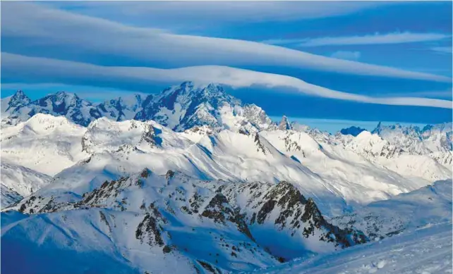 ?? PHOTOS HÉLÈNE CLÉMENT ?? Les Arcs Panorama : on ne pouvait choisir meilleur nom pour ce 15e Club Med montagne dans les Alpes françaises. La vue sur l’ensemble de la vallée de la Haute Tarentaise et des massifs du Beaufortai­n et du Mont-Blanc est extraordin­aire de partout.