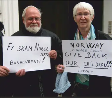  ??  ?? Jan Simonsen (L) and Marianne Haslev Skånland demonstrat­ing against Norway’s CPS.