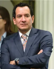  ?? /CALMATTERS ?? Robert Rivas (izq.) ocupará el puesto de Presidente de la Asamblea de momento en manos de Anthony Rendón.