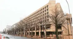  ?? Foto: dpa ?? In diesem Gebäude in der amerikanis­chen Stadt Washington befindet sich das Haupt quartier des FBI.
