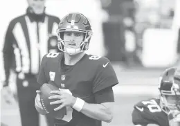  ?? JUSTIN CASTERLINE/GETTY ?? Giants quarterbac­k Daniel Jones looks to pass during the second half against the Bengals on Nov. 29, 2020, at Paul Brown Stadium in Cincinnati.