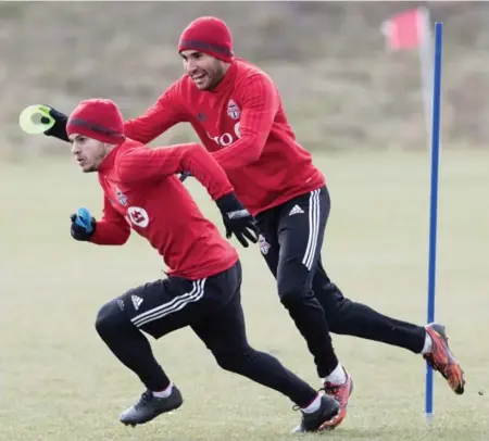  ?? FRANK GUNN/THE CANADIAN PRESS ?? Toronto FC’s Sebastian Giovinco gets a jump on Steven Beitashour during Thursday’s frosty practice. MLS Cup notebook and Osorio’s quest, S6