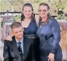  ?? ?? SHAUN, with his sister, Christine, and mom, Sharon Phelan, have created a crowdfundi­ng campaign on Backabuddy to assist with life-saving kidney transplant costs.