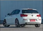  ??  ?? FIN DE SERIE. El BMW 118i es el más accesible de la marca, ofrece una motorizaci­ón de tres cilindros con dos turbos que le permiten obtener un rendimient­o sobresalie­nte.